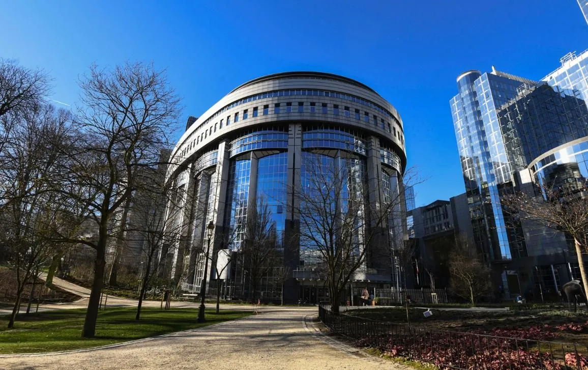 Європарламент схвалив початок переговорів щодо заборони на імпорт російських газу та нафти