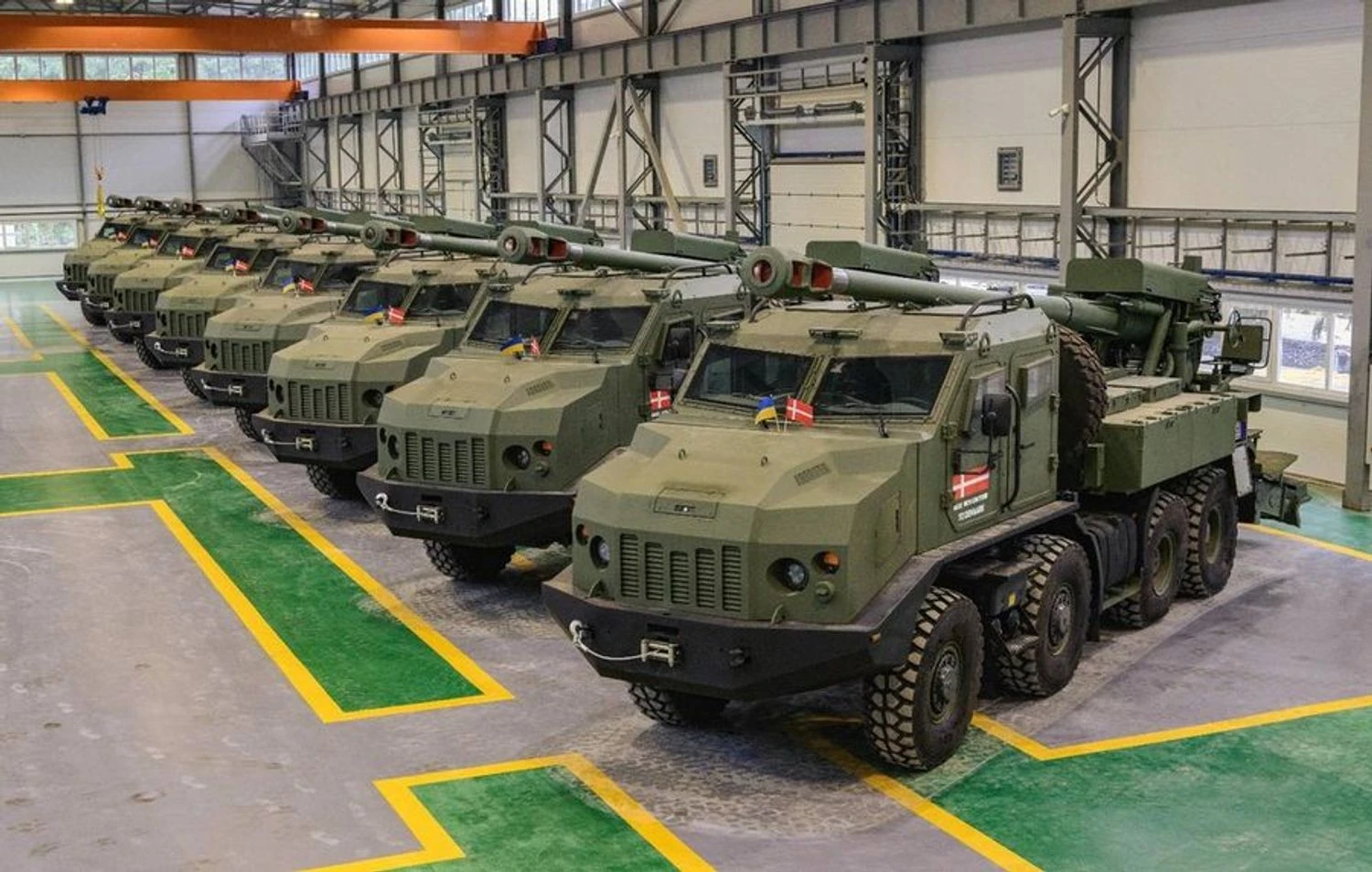 Україна виробляє на місяць по 40 одиниць САУ "Богдана" - Зеленський