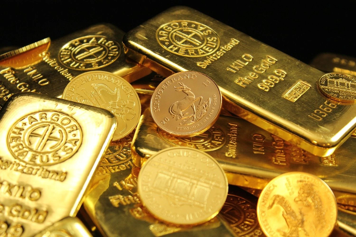Ціни на золото і срібло підскочили вгору: новий рекорд зафіксовано 14 жовтня