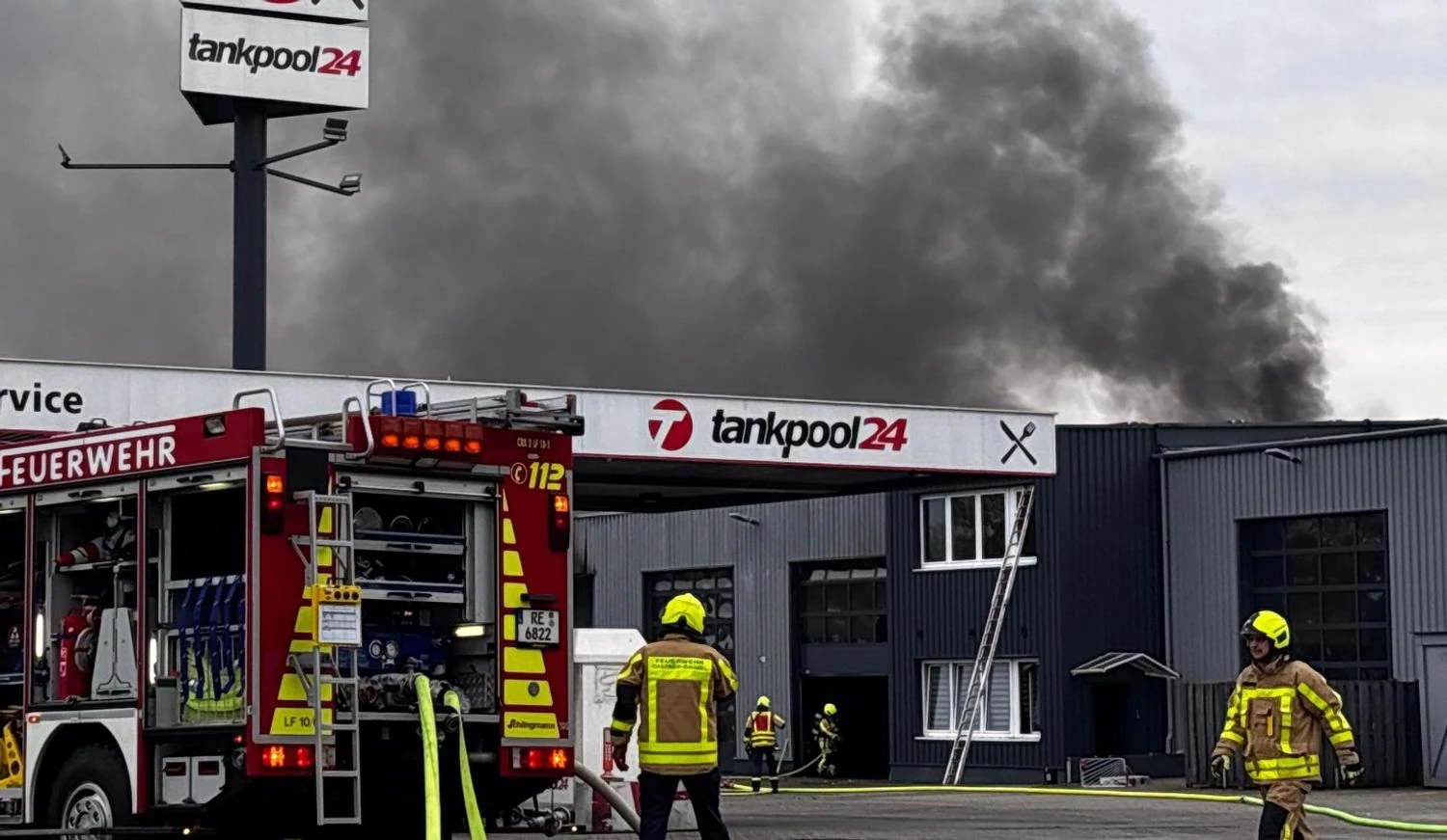 У Німеччині на автозаправній станції стався вибух, що спровокував пожежу: четверо поранених, двоє у критичному стані