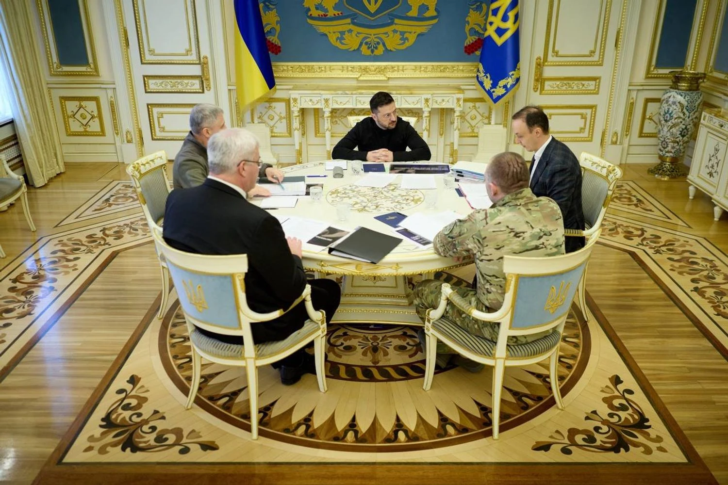 Зеленський узгодив напрями санкційної роботи проти рф: названо ключові моменти