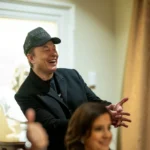 Маск втратив $10 млрд, а акції Tesla впали після угоди про виплату трильйона доларів