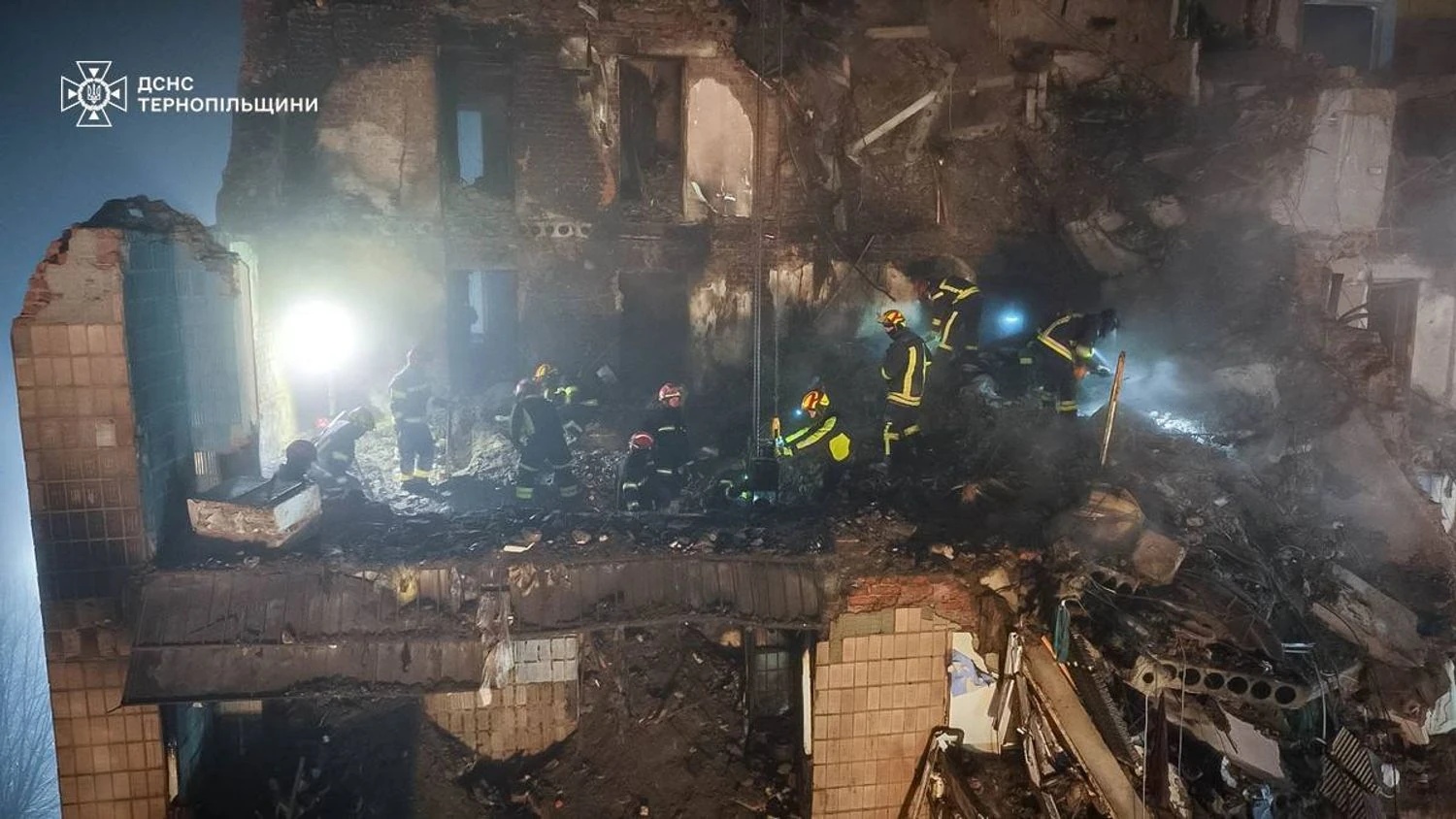 У Тернополі третю добу тривають пошуки після атаки рф: досі немає зв'язку з 16 людьми