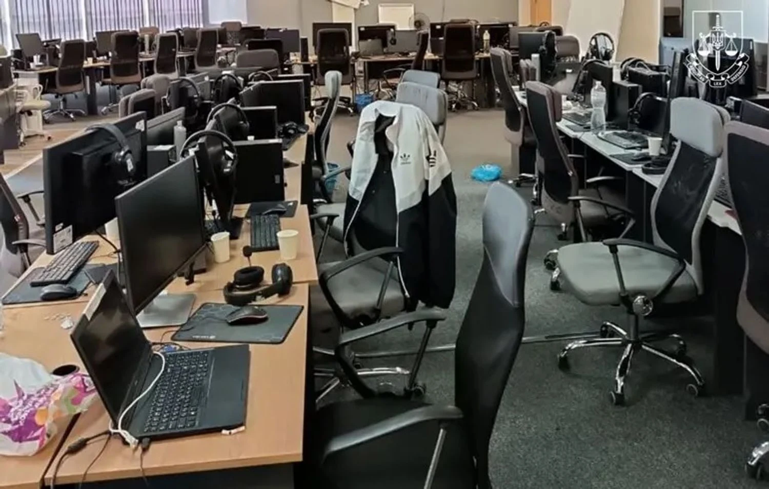 Несподіваний дзвінок із “банку” чи “інвестиційна пропозиція”: Офіс Генпрокурора системно нищить шахрайські кол-центри і нагадує як захистити свої дані