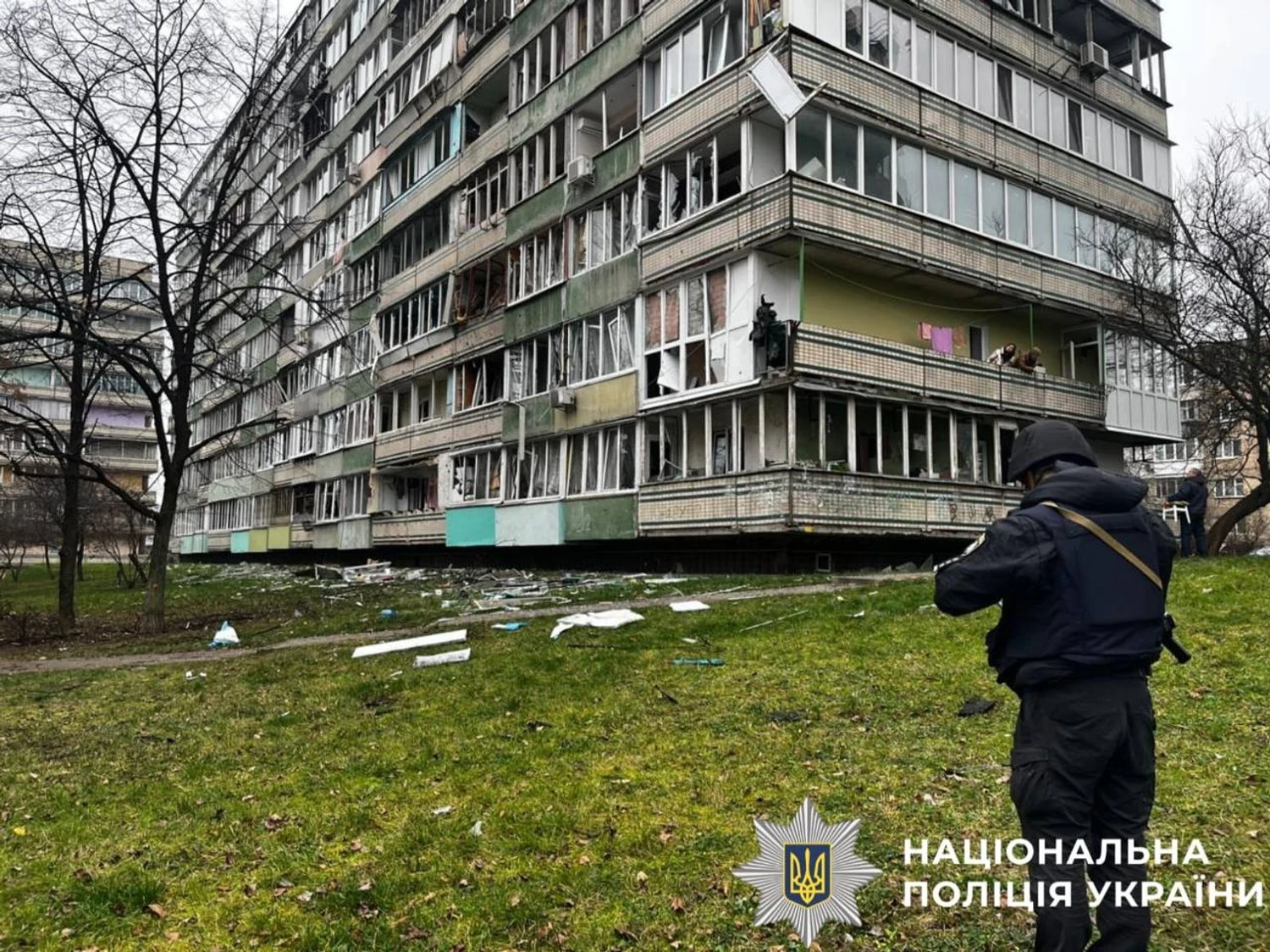 На Київщині атака рф забрала життя людини, 8 поранених: показали ситуацію після дронового удару у Броварах