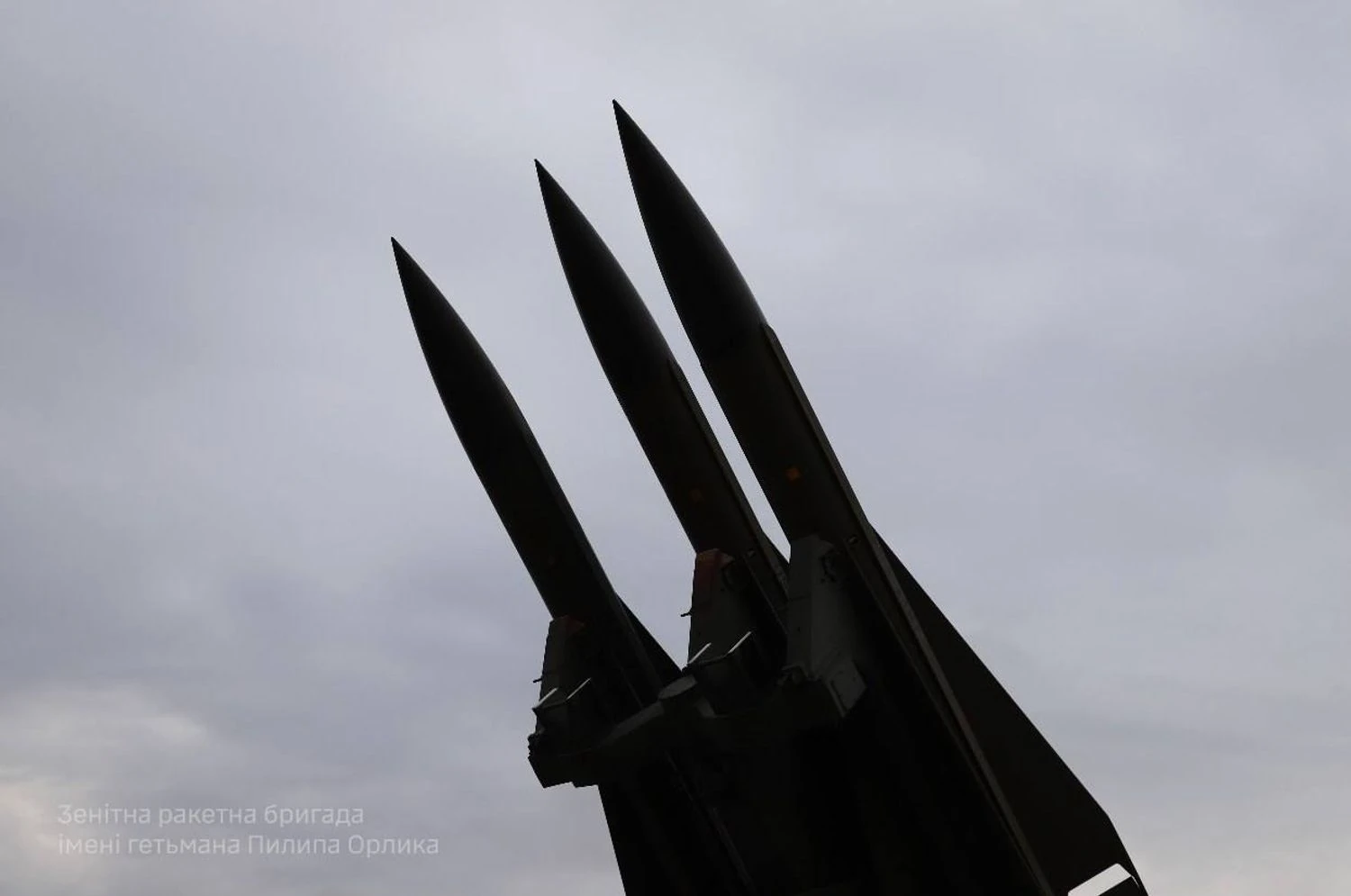 Над Україною знешкодили 558 з 596 запущених рф дронів та 19 з 36 ракет, включно з “Кинджалом”