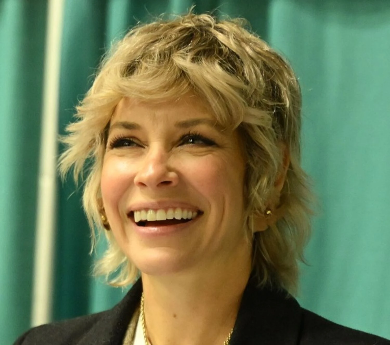 Еванджелін Ліллі повідомила про пошкодження мозку після падіння на пляжі