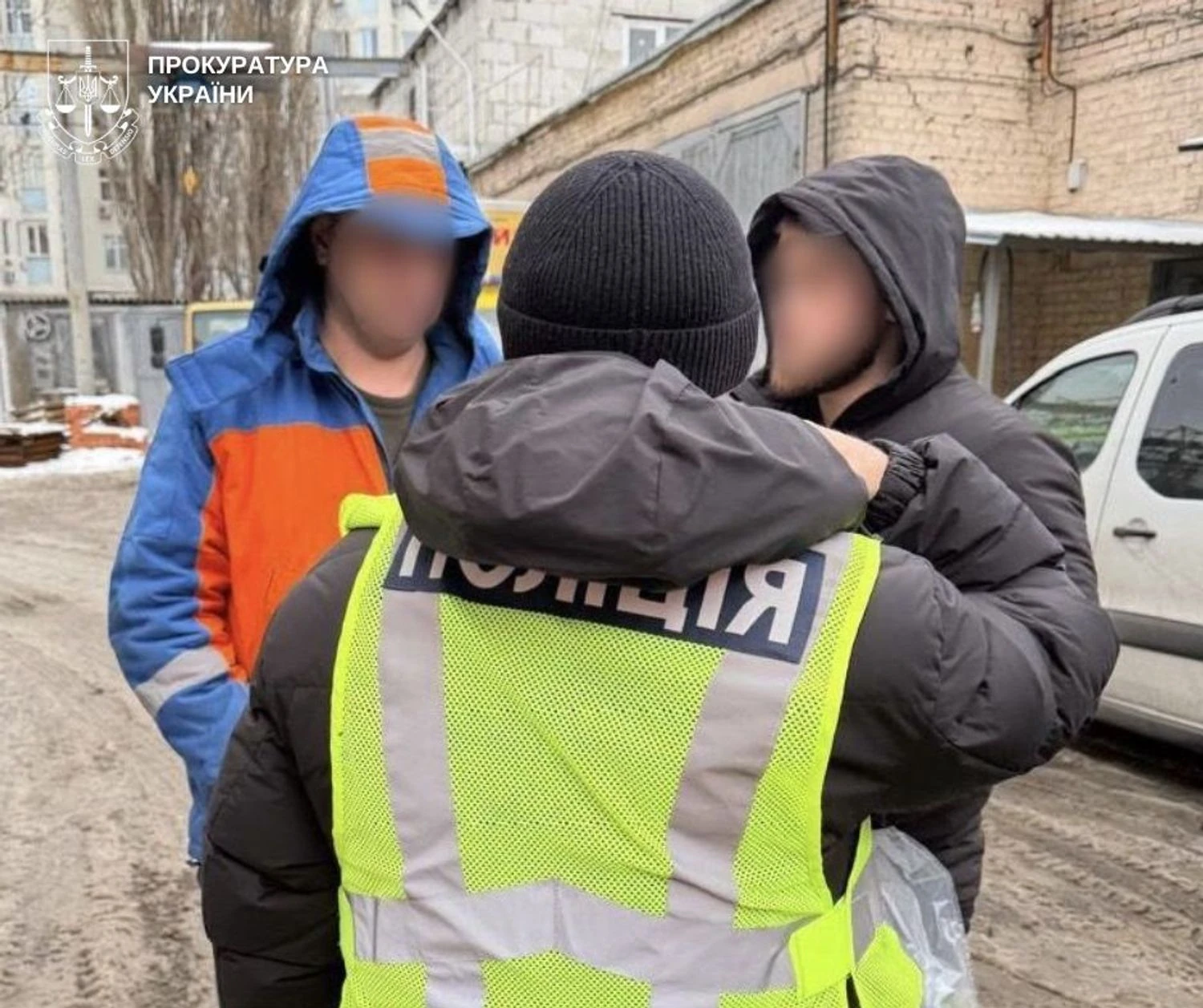 Падіння дівчини в яму з окропом у Києві: керівник підрозділу Київтеплокомуненерго отримав підозру