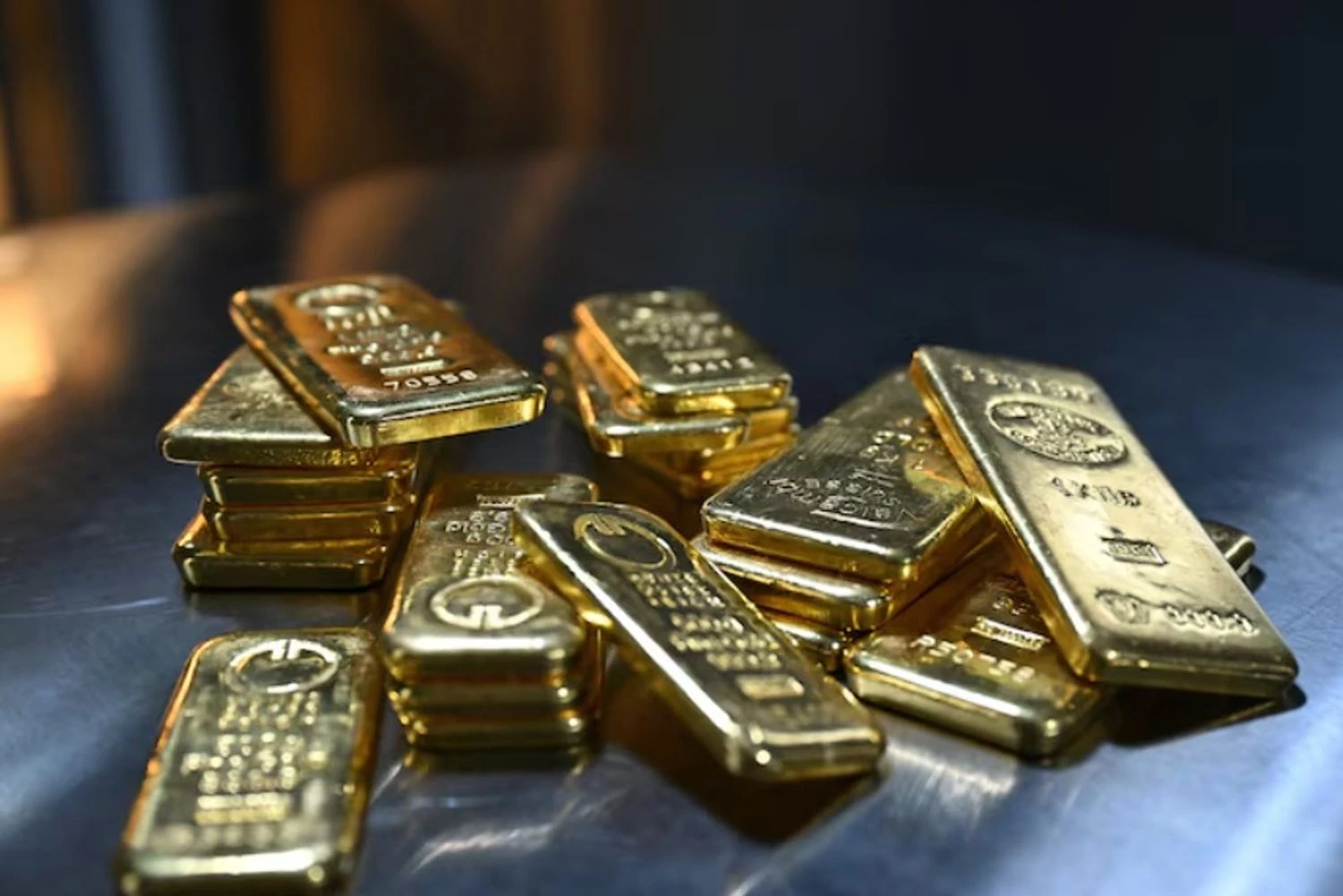 Золото відновило швидке зростання після відносного просідання напередодні