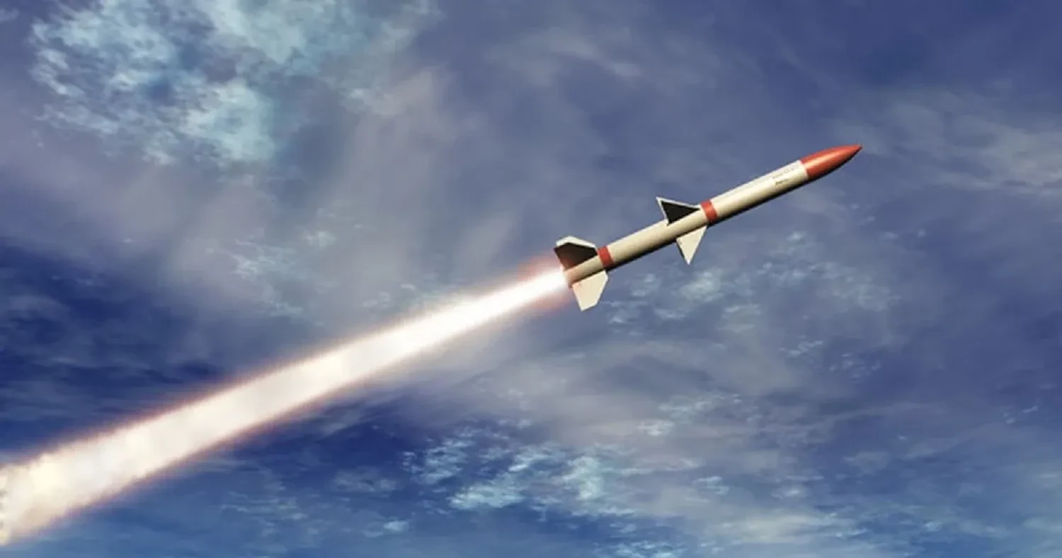 Масштабна ракетна атака на Україну спричинила тривогу по всій країні та активізацію сил ППО