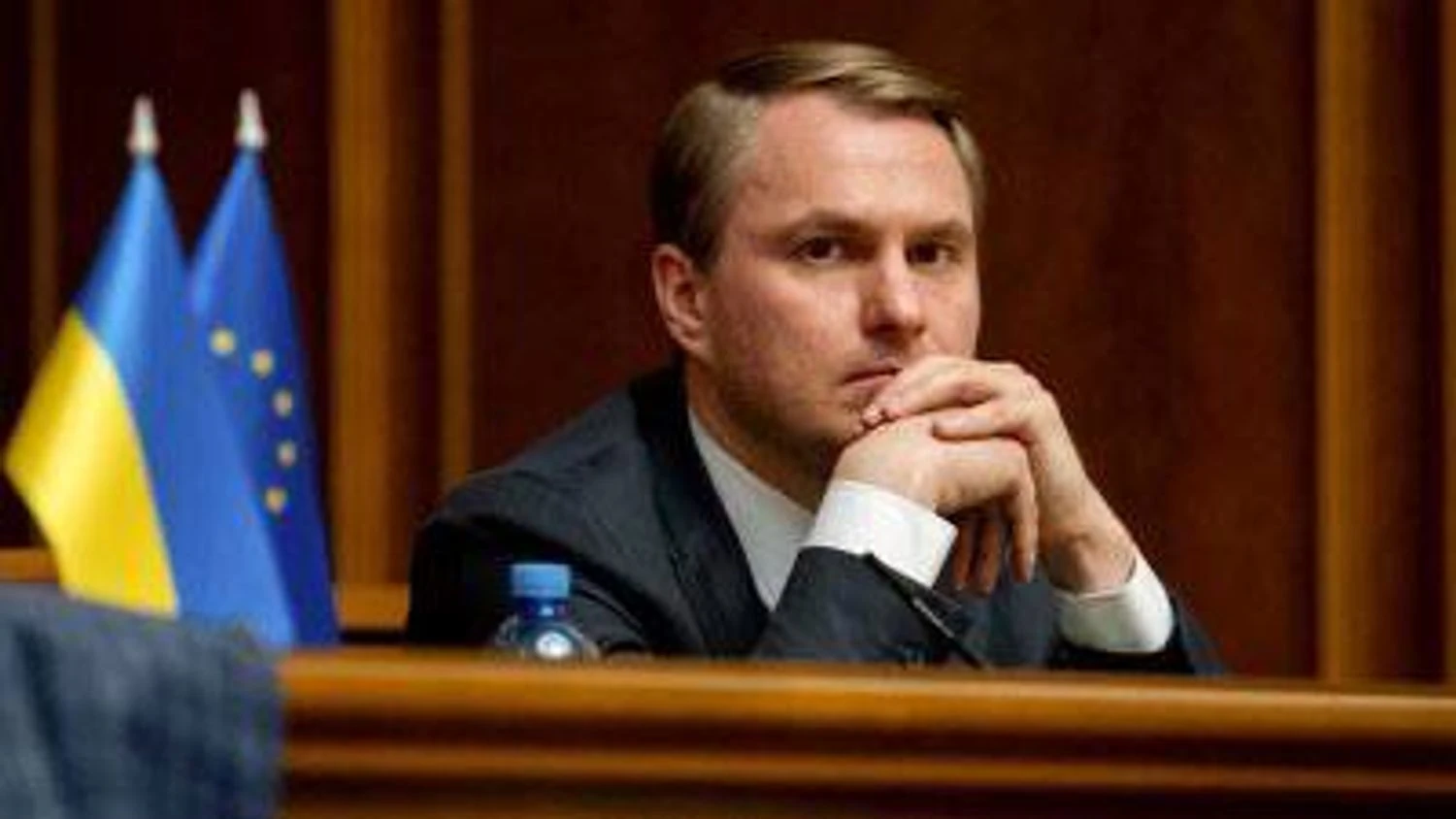 Посадовцям СБУ, які вимагали сотні тисяч доларів за