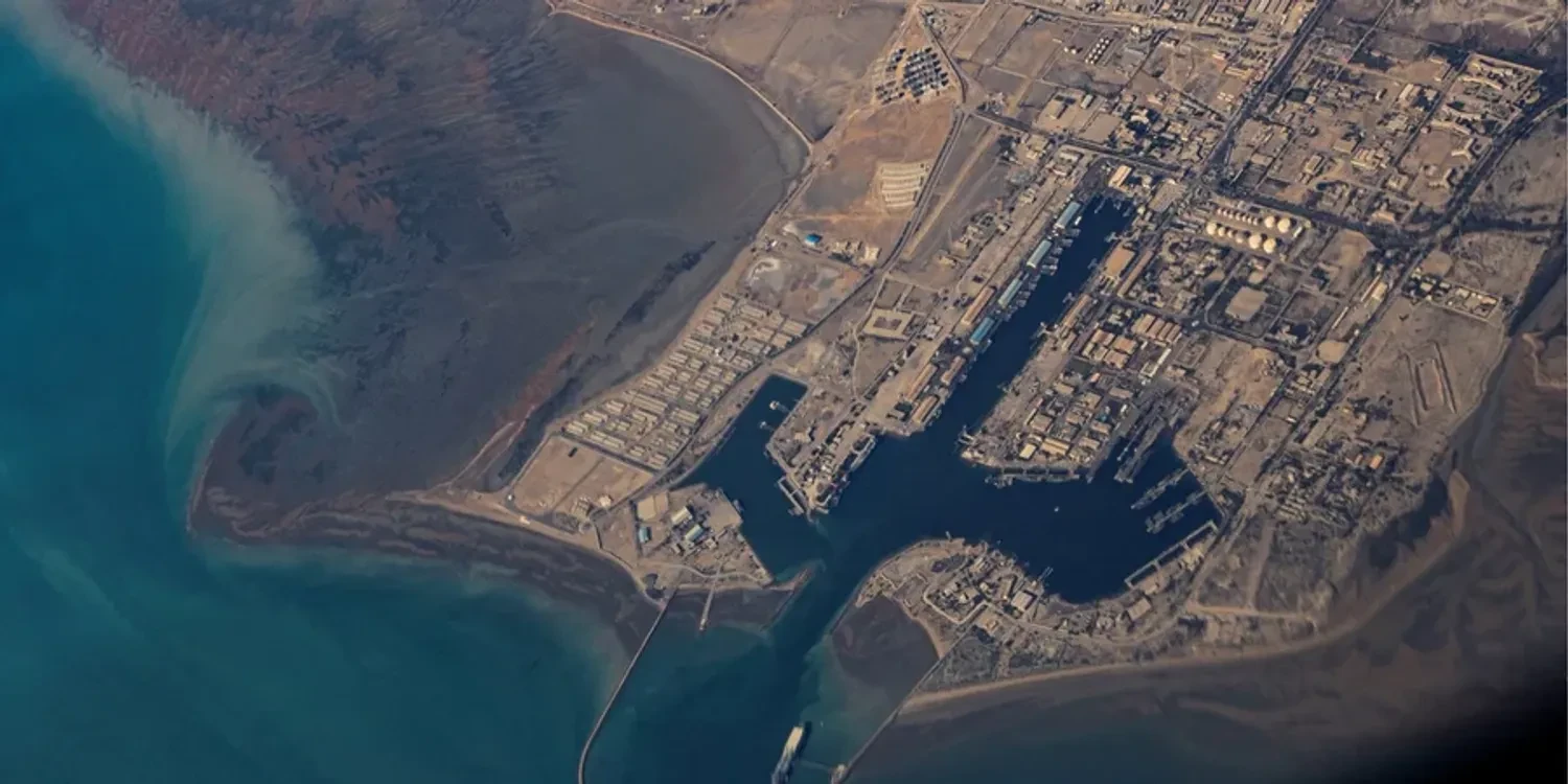 Іран закрив прохід для суден через Ормузьку протоку – ЗМІІранський Корпус вартових Ісламської революції заявив суднам, що прохід через Ормузьку протоку не дозволений. Ормузька протока є
найважливішим у світі маршрутом експорту нафти.Політика • 17:23 • 6086 перегляди