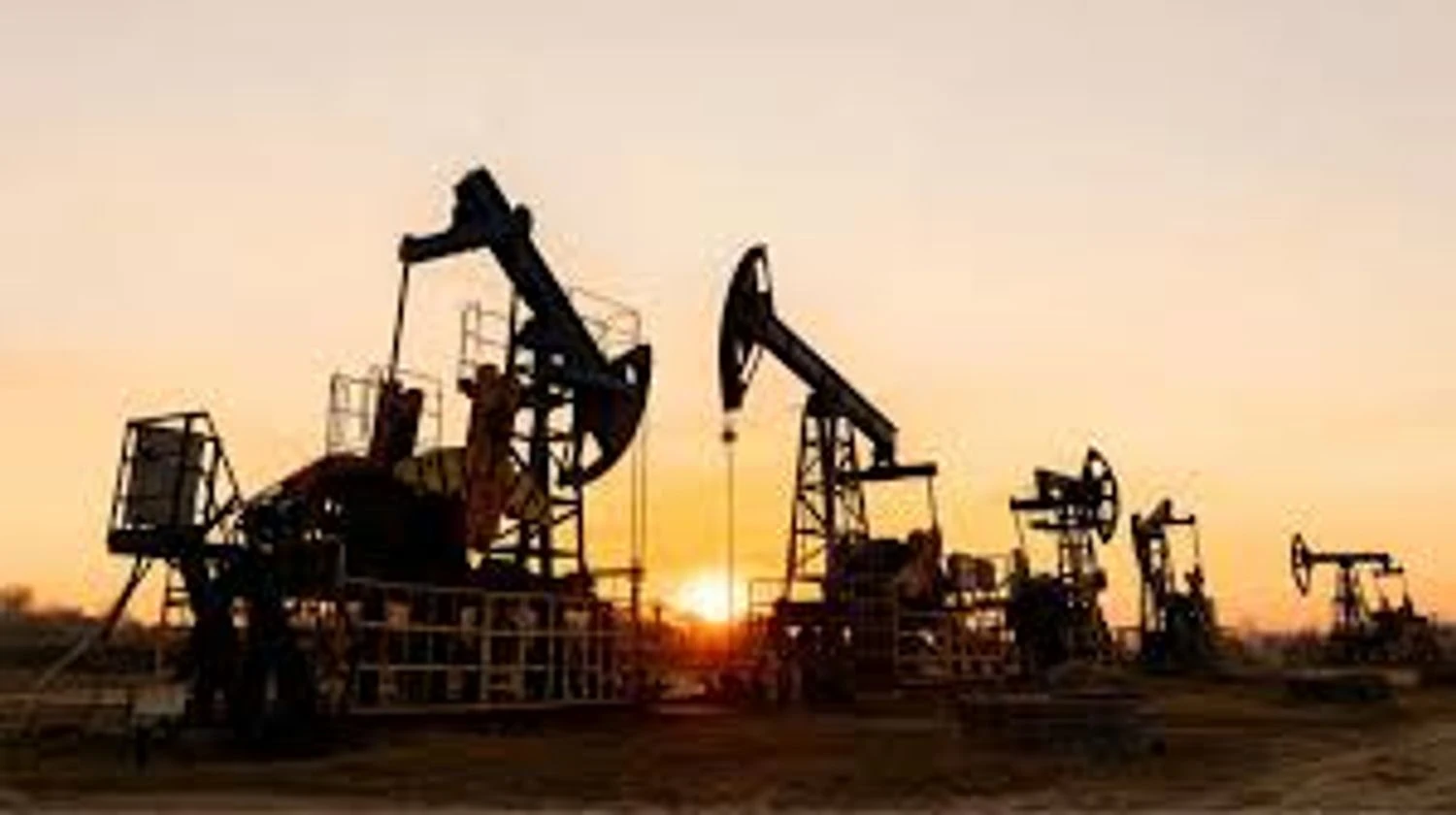 США можуть продовжити дозвіл на купівлю російської нафти – ЗМІСША розглядають продовження винятку з санкцій для морських операцій з російською нафтою. Це рішення має на меті стримати різке
зростання цін на паливо.Економіка • 10 квітня, 16:17 • 3156 перегляди