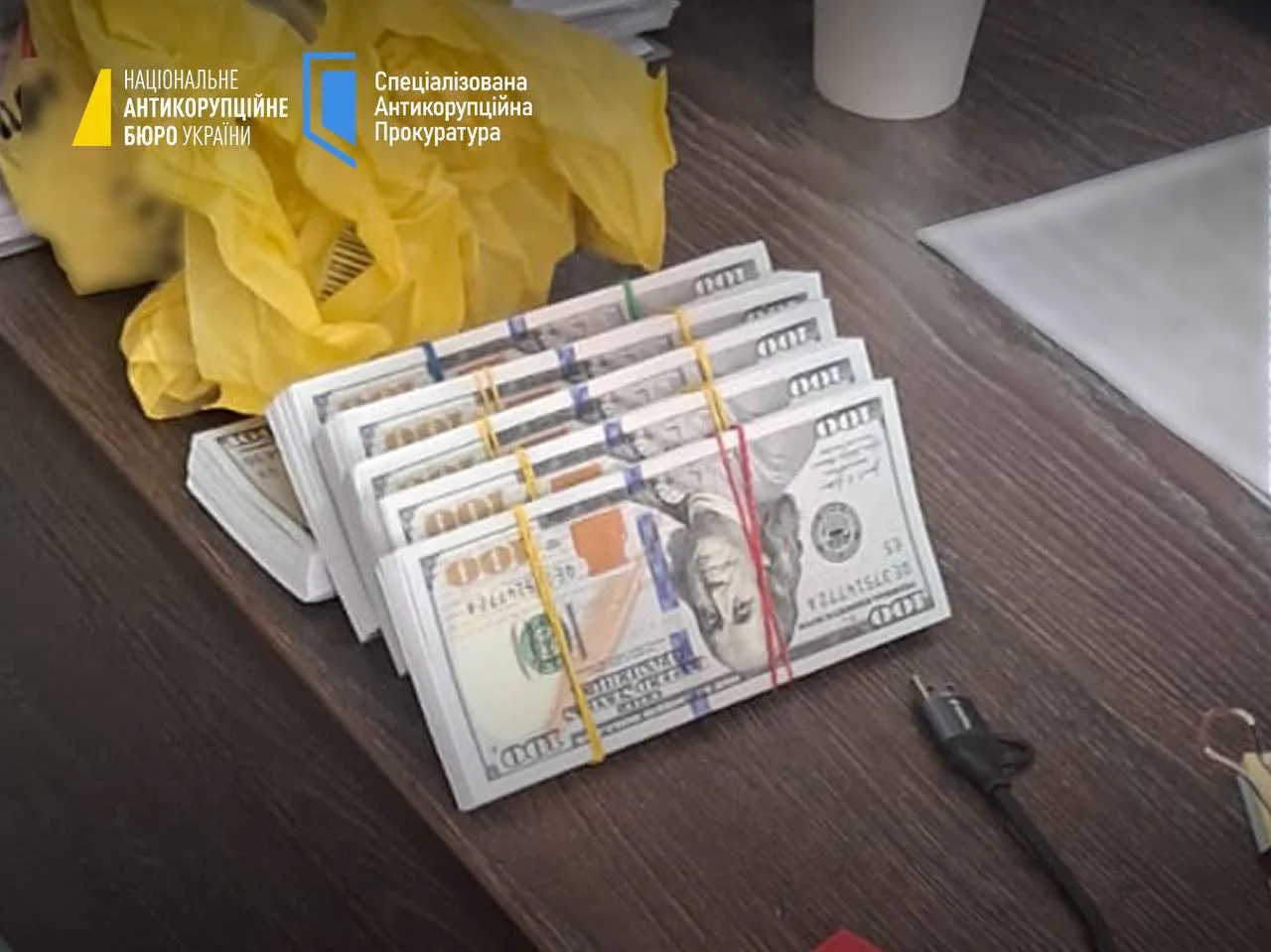 Вимагали у підприємця 110 тис. доларів - співробітників СБУ Полтавщини затримали на хабарі