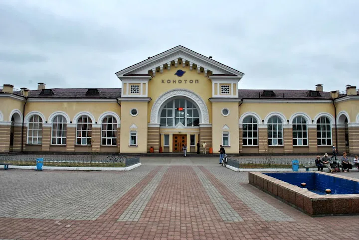 Конотоп під масованою атакою “Шахедів”, є пошкодження інфраструктури – мер