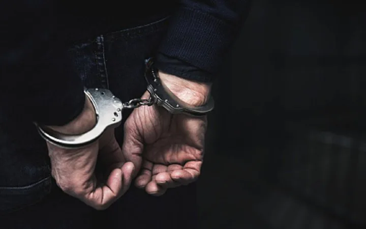 Бойовика "лнр", який отримав 300 тис. рублів за збитий вертоліт ЗСУ, засудили до 15 роківМешканець Луганська отримав 15 років тюрми за держзраду та участь у бойових діях. У 2022 році він наказав збити вертоліт ЗСУ за
300 тисяч рублів.Війна в Україні • 13:50 • 2328 перегляди
