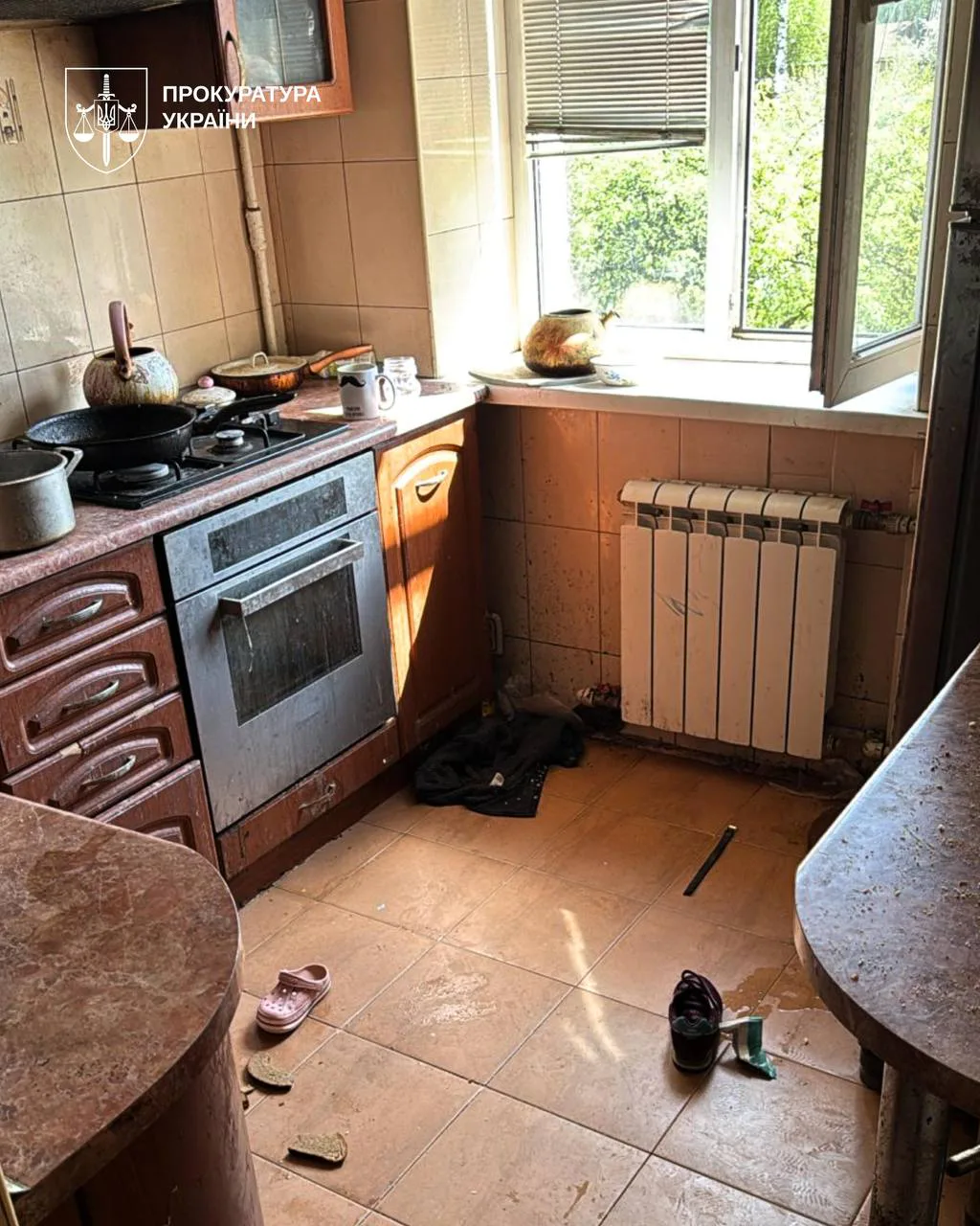 У Харкові 4-річний хлопчик загинув випав з вікна і загинув, матері повідомили про підозруУ Харкові 4-річний хлопчик загинув після падіння з четвертого поверху. Його матір затримали за залишення дітей без нагляду в
зачиненій квартирі.Суспільство • 12:12 • 2626 перегляди