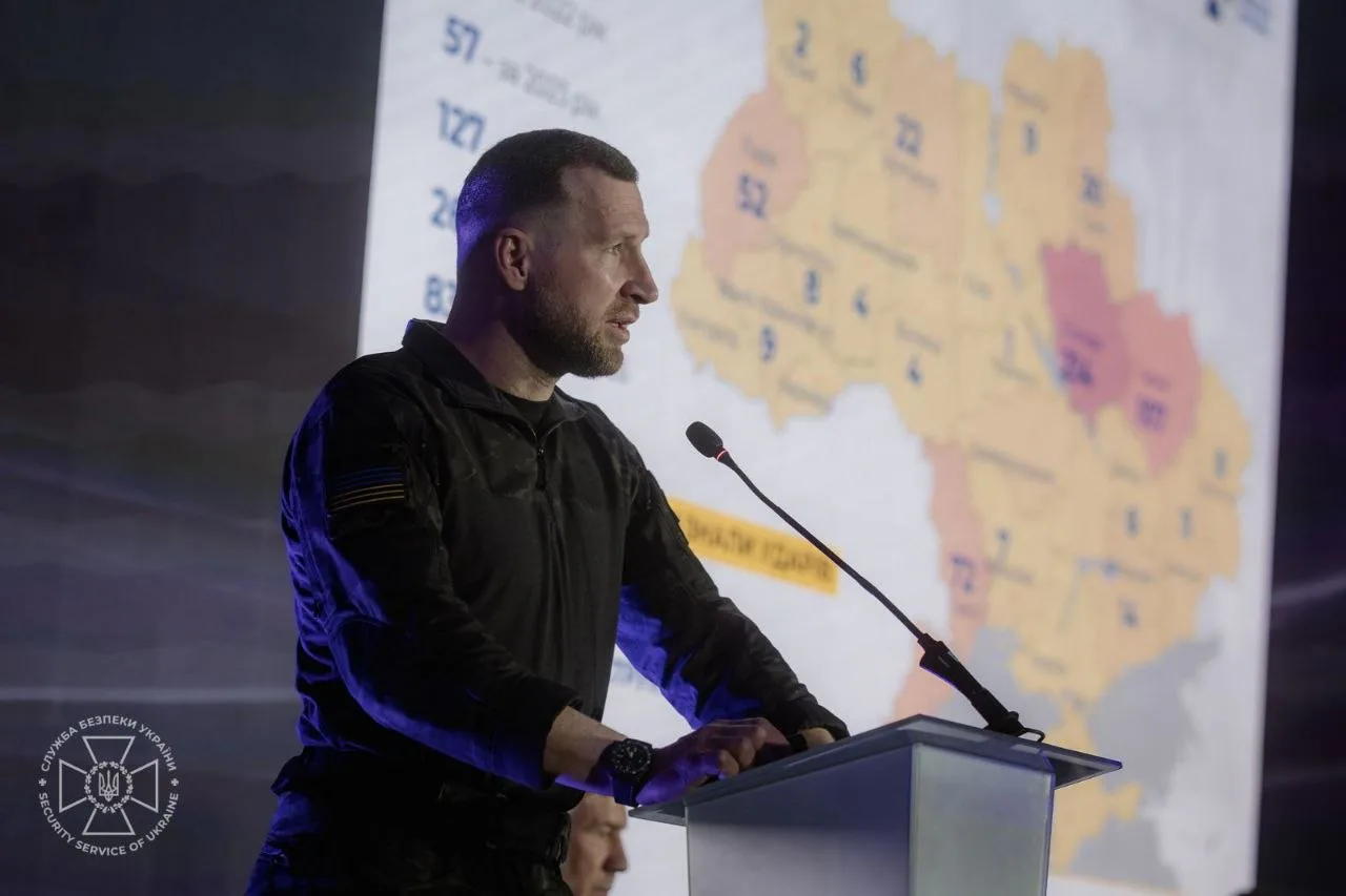 СБУ розслідує понад 80% всіх злочинів, які росіяни вчинили на території України СБУ розслідує 130 тисяч справ щодо агресії рф та ударів по інфраструктурі. Понад тисяча окупантів уже отримали підозри у вчиненні
воєнних злочинів.Війна в Україні • 14:39 • 1320 перегляди