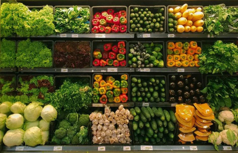 Світові ціни на продукти зросли до максимуму за понад три роки через війну з Іраном – BloombergІндекс FAO зріс на 1,6% через блокування Ормузької протоки та дефіцит ресурсів. Найбільше подорожчали рослинні олії, м’ясо та
зернові культури.Економіка • 8 травня, 15:32 • 2358 перегляди