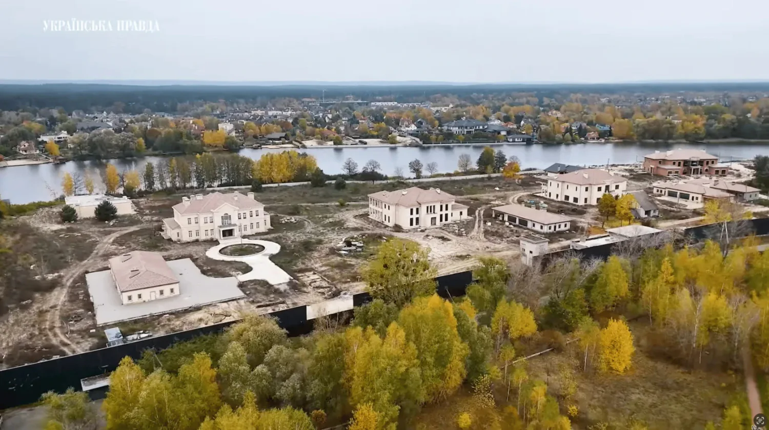 Елітний кооператив “Династія”: ВАКС обрав мільйонні застави ще для чотирьох підозрюваних