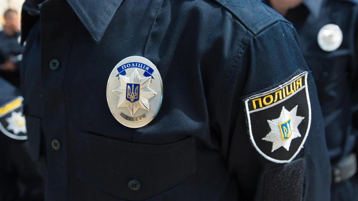 У Львові чоловік відкрив стрілянину біля дитячого майданчика, його затрималиУ Львові 34-річний чоловік здійснив близько десяти пострілів у повітря біля дітей. Патрульні затримали зловмисника, йому загрожує
до семи років тюрми.Кримінал • 16 травня, 12:08 • 6430 перегляди