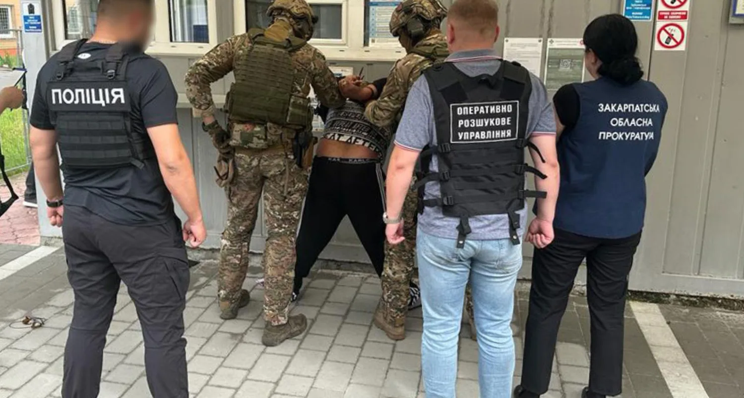 Планував отримати 25 тисяч доларів – на Закарпатті засудили на 10 років чоловіка за спробу продати немовля за кордонСуд дав 10 років чоловіку за спробу продати немовля до Іспанії за 25 тисяч доларів. Він також привласнив 6,3 млн грн допомоги
родині загиблого воїна.Суспільство • 06:30 • 2760 перегляди