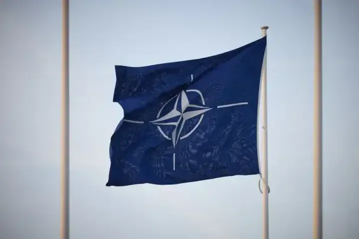 Ми не у стані війни, але й не у стані миру – голова військового комітету НАТО