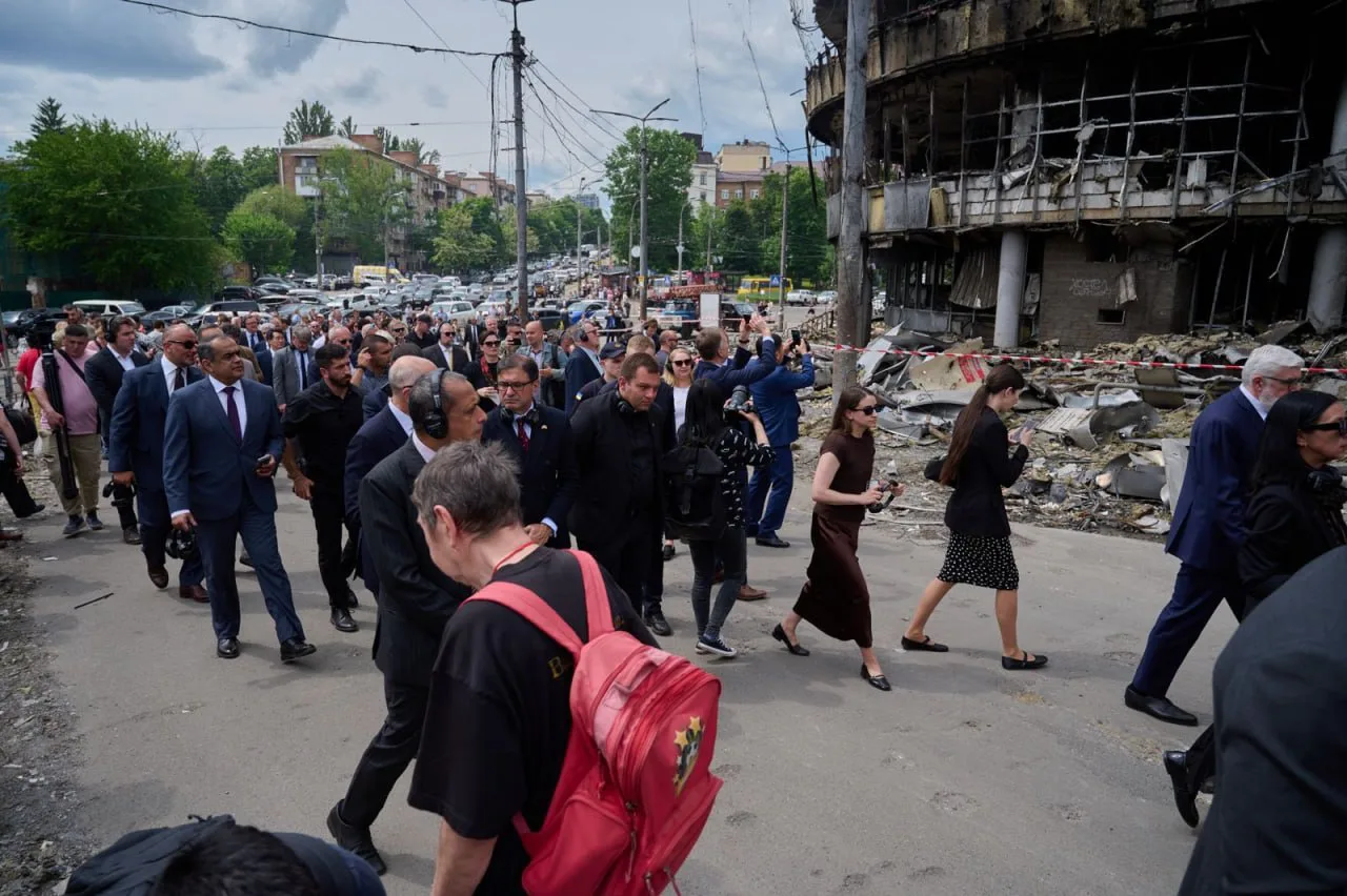 Понад 70 дипломатам показали місце російського удару на Лук