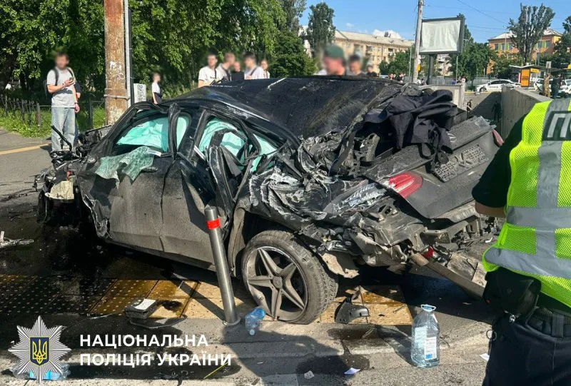 У Києві затримано водія Mercedes за ДТП з чотирма загиблими, він під конвоєм – поліція