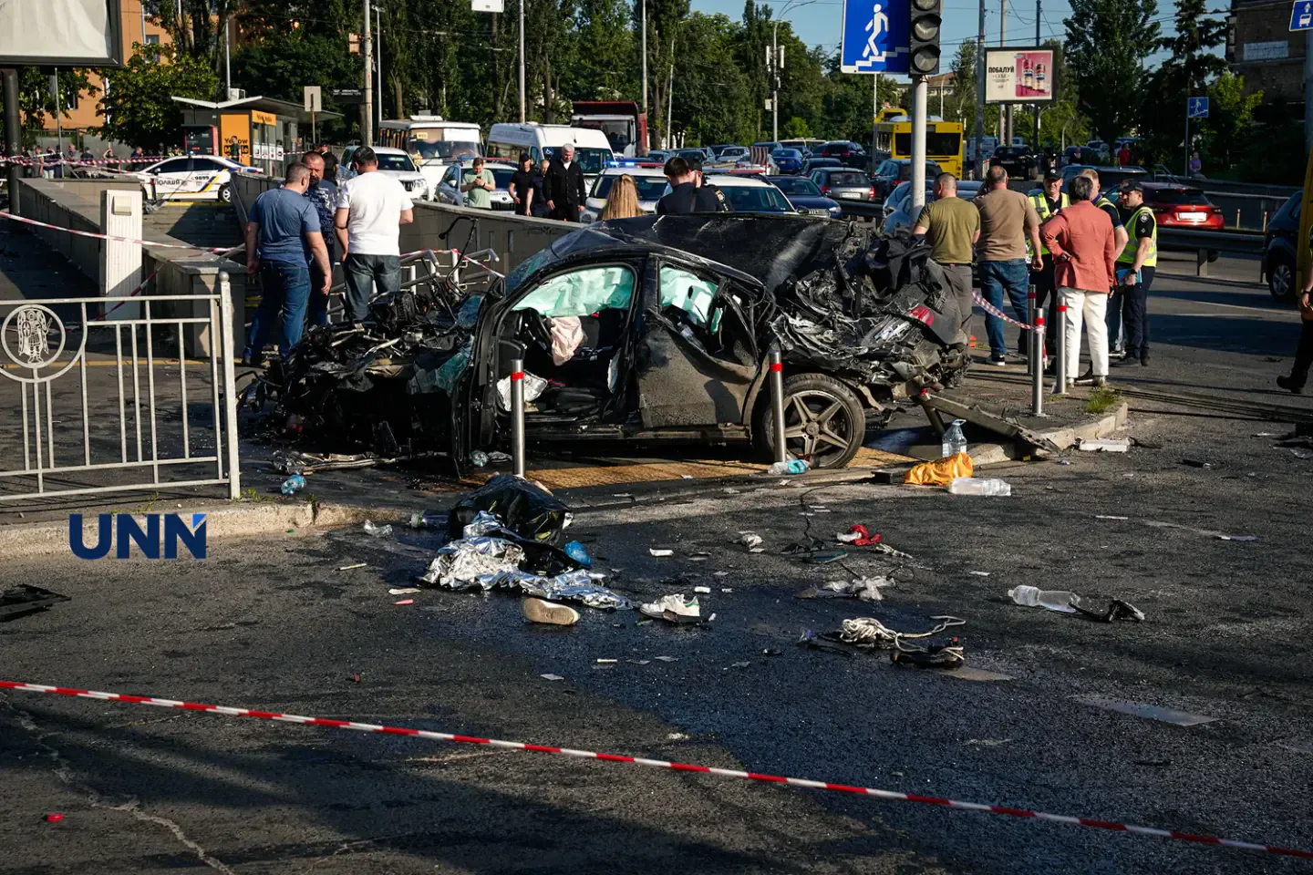 За Mercedes затриманого за смертельну ДТП у Києві налічується 39 порушень ПДР, переважно за швидкість – поліціяУ Києві сталася ДТП з чотирма загиблими, серед яких дитина. За авто винуватця зафіксовано 39 порушень ПДР, переважно за
перевищення швидкості.Київ • 6 червня, 09:39 • 30589 перегляди