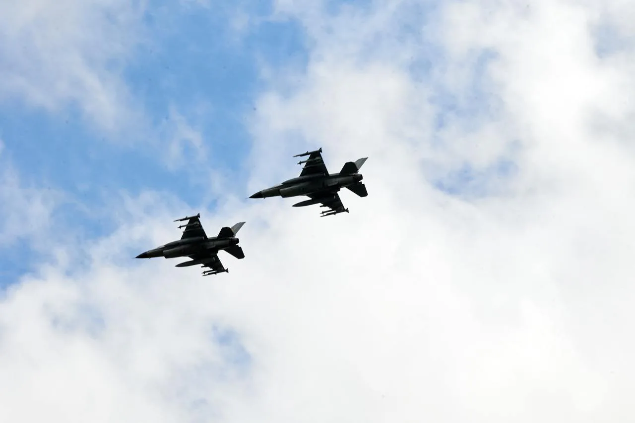 Зеленський: Україна має домовленості щодо додаткових F-16, потрібно готувати пілотів