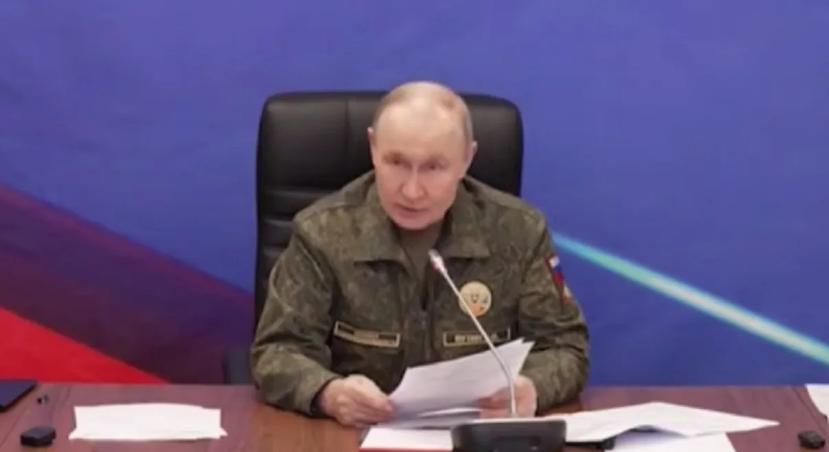 путін закликав продовжувати масовані удари по "військових об