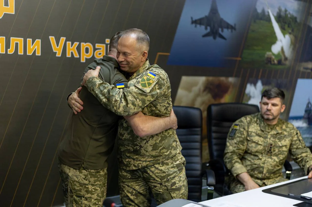 “Нехай кожне рішення наближає Україну до миру” – Сирський передав повноваження Головнокомандувача ЗСУ Драпатому