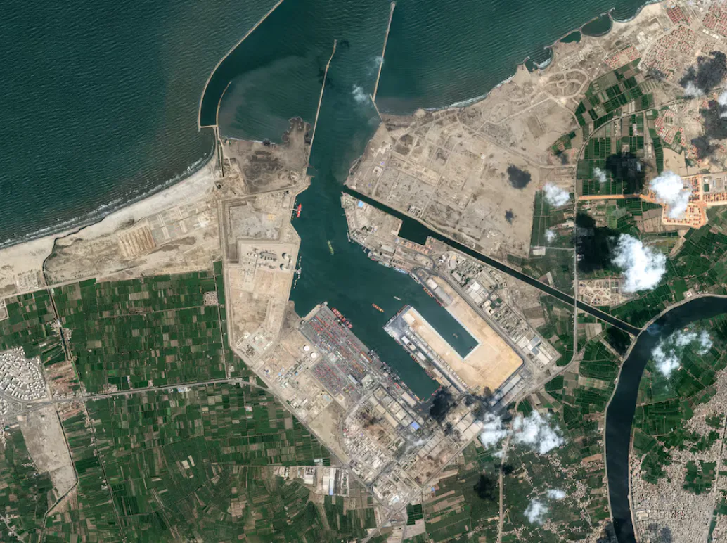Пожежу в порту Єгипту спричинив удар дрона по газовому танкеру – Reuters