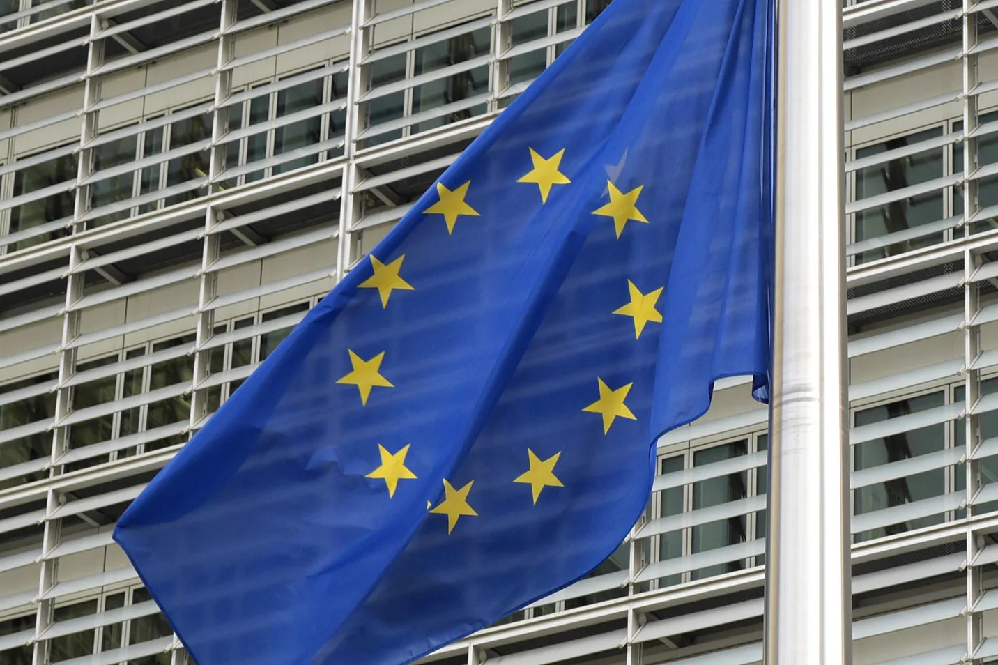 ЄС готується схвалити 21-й пакет санкцій проти рф, Греція зняла блокаду після поступок з російським СПГ – FTЄС дозволить компанії Dynagas продовжувати транспортувати російський СПГ до третіх країн протягом 12 місяців. Компроміс досягнуто
після опору Афін, які захищали інтереси грецького судновласника.Політика • 23 липня, 05:54 • 28966 перегляди