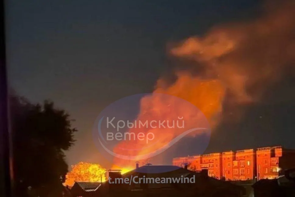 У Криму вночі лунали вибухи, у Керчі сталися пожежі